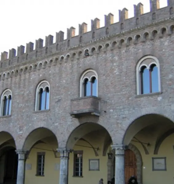 Palazzo Comunale di Bertinoro, 1306. Dett. della facciata