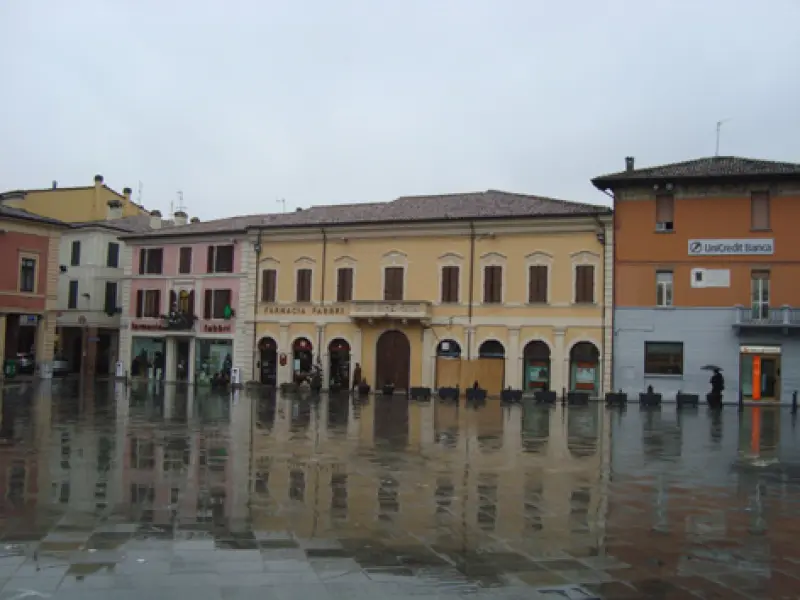 Alcuni edifici su pPiazza Garibaldi. Forlimpopoli