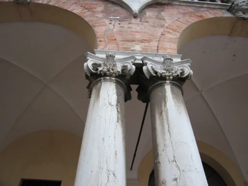 P.M. Angeloni. Palazzo Ghini. Part. delle colonne binate della Loggia. 1680. Cesena