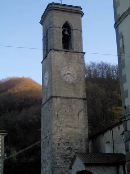 <p>Basilica di santa Maria Assunta. IX sec. Campanile. Bagno di Romagna. Foto delle autrici del testo.</p>