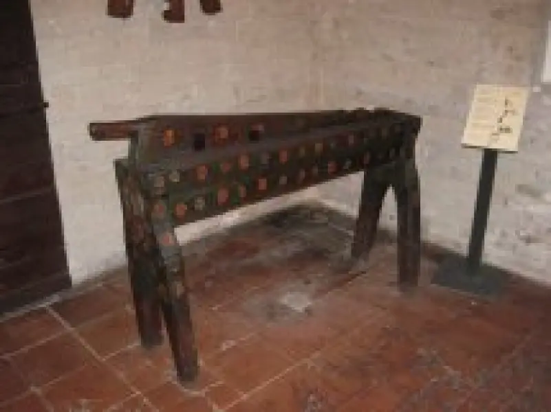 Frantoio in legno dipinto a mano. Museo della Civiltà Contadina. Rocca Malatestiana, Cesena