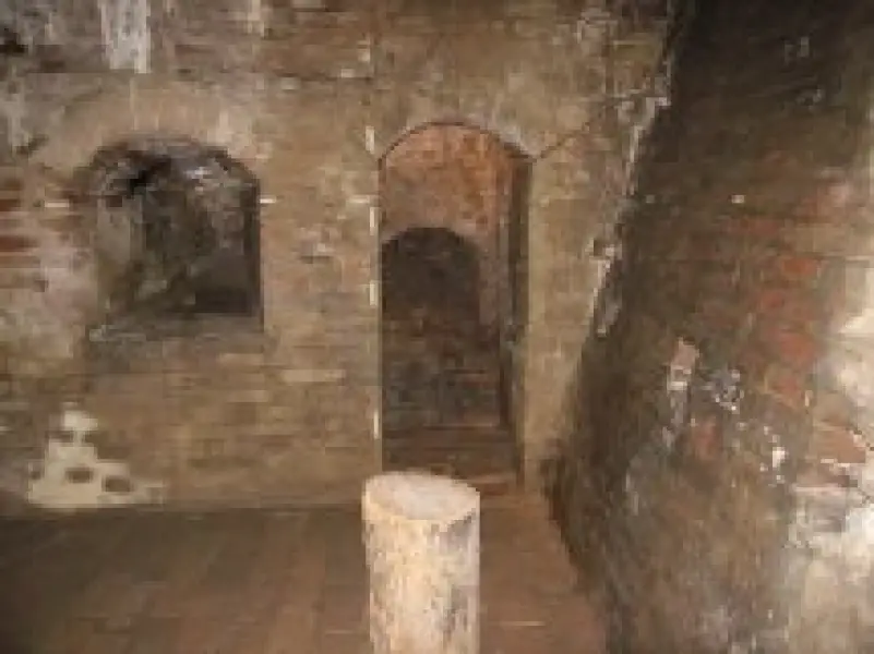 Stanza delle torture, corridoio chiuso. Rocca Malatestiana, Cesena