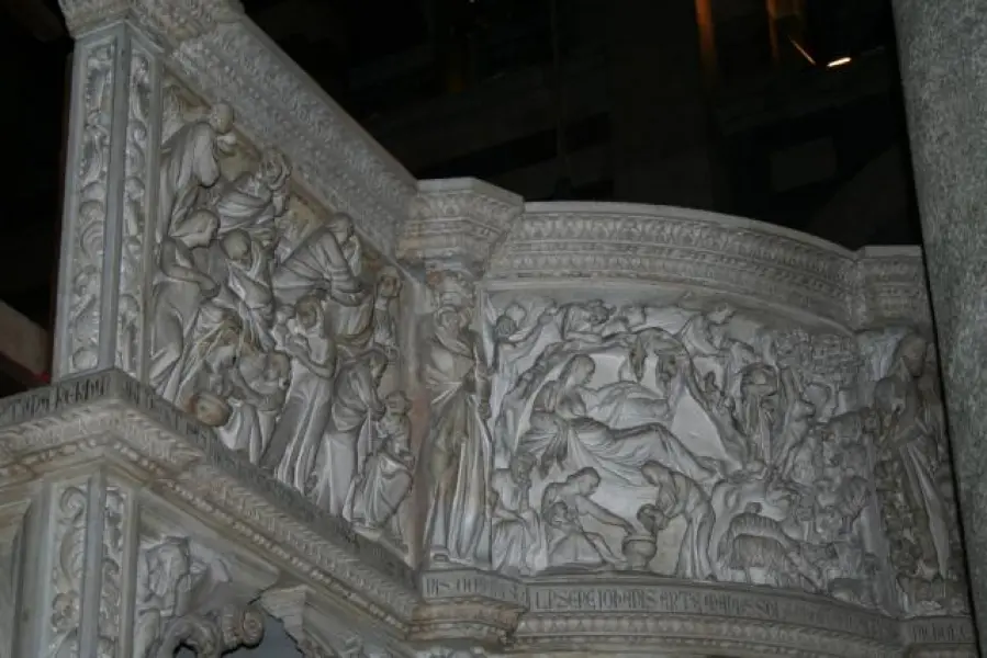 Giovanni Pisano. Pulpito di Pisa. 1302-1310. dett. dei rilievi. Marmo. Duomo di Pisa.