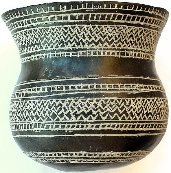 Vaso a decorazione geometrica. (replica dall'originale neolitico). Ceramica. Museo Archeologico Nazionale della Spagna. Madrid