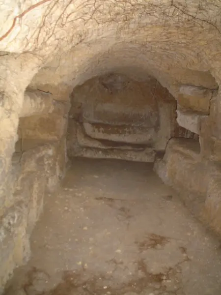 Tombe ad arcosolio. Catacombe di Santamaria di Gesù. Vigna Cassia. Siracusa.
