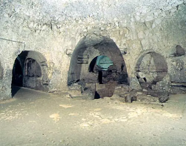 Tombe ad arcosolio. Rotonda di Adelfia. Catacombe di Sangiovanni. Siracusa