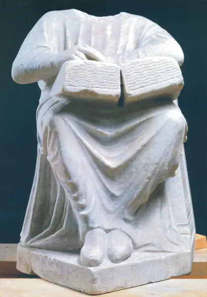 Arnolfo di Cambio. Fontana degli assetati. Giurista (acefalo). 1281. Marmo. Perugia. Galleria Nazionale dell'Umbria.