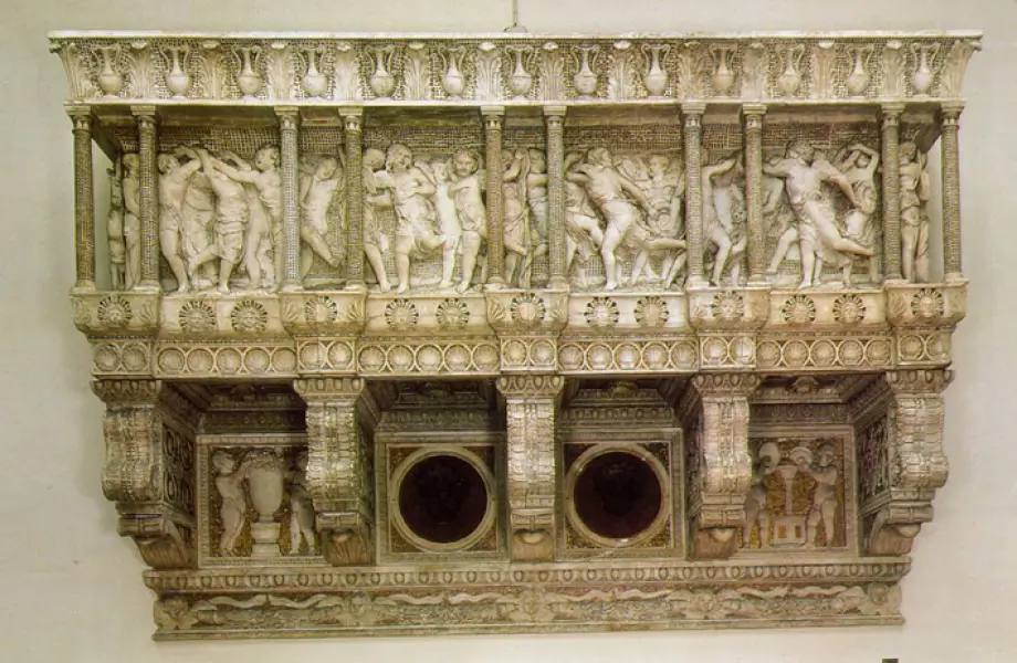 Donatello. Cantoria. 1433-1439 ca. Marmo tessdere vitree e bronzo. 348X570 cm. Firenze, Museo dell'opera del Duomo.