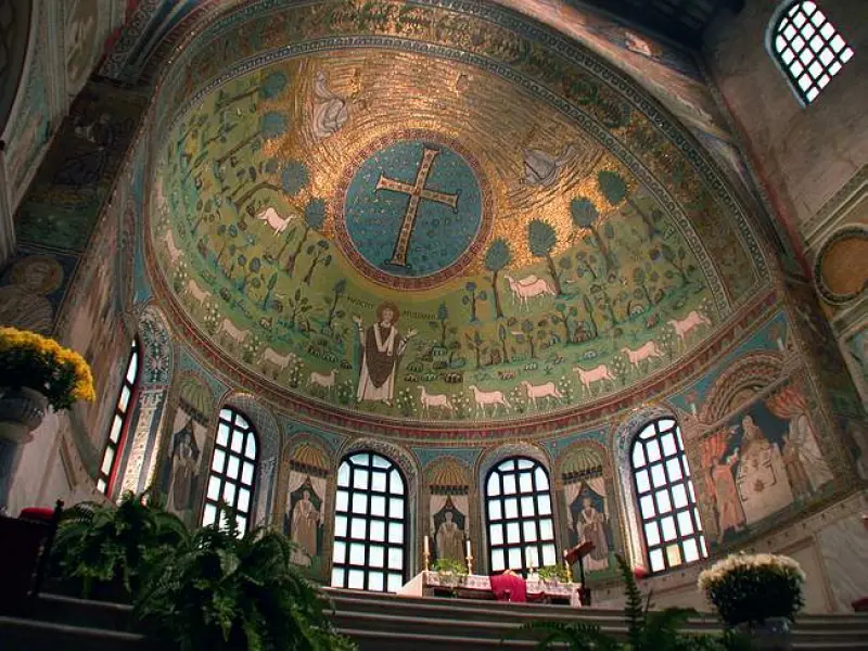 Catino absidale di Sant'Apollinare in Classe. Metà del VI sec. Ravenna.