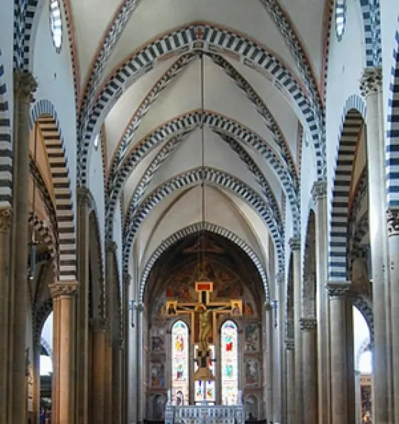 Basilica di Santa Maria Novella, 1279-1370. Interno. Sono visibili i costoloni in pietra bianca e grigia. Firenze