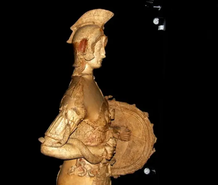 Minerva Tritonia. V sec. a. C. Terracotta.  Pomezia, Museo Archeologico Lavinium.