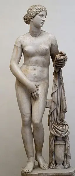 Prassitele. Afrodite Cnidia. copia romana in marmo. Coll. Ludovisi. Sembra che la modella di Prassitele per quest'opera sia stata Frine.