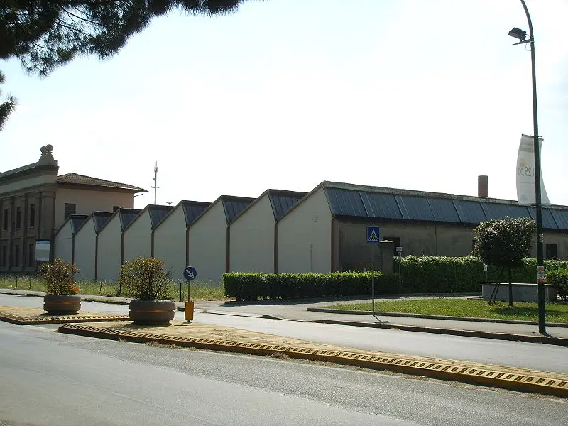 Una fabbrica costruita per moduli, Prato