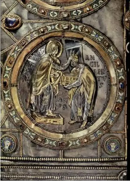 Vuolvinio, Altare di santAmbrogio. Frontone posteriore. Ambrogio che incorona Angilberto che gli presenta l'altare a sinistra.