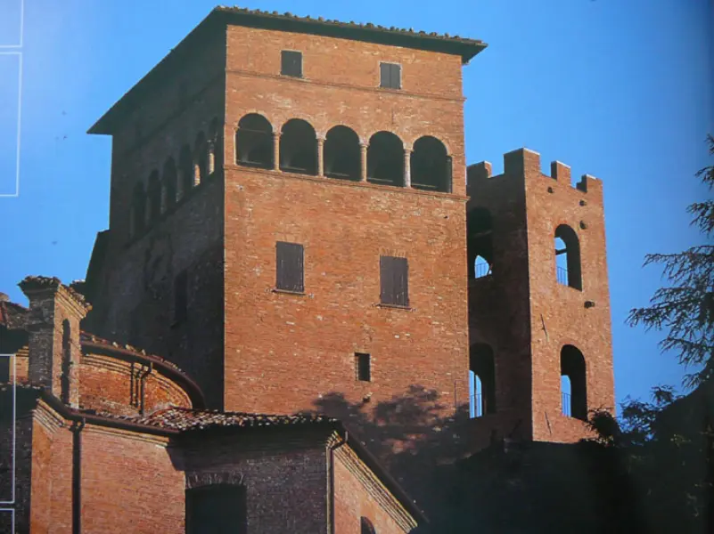 Longiano. Veduta del Maschio e della Torre civica del Castello Malatestiano (sec. XIII).