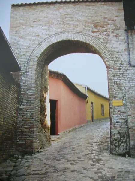 Longiano. Porta del Girone (sec. XIII).