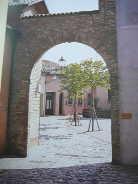 Longiano. Porta Tagliata (sec. XIII).