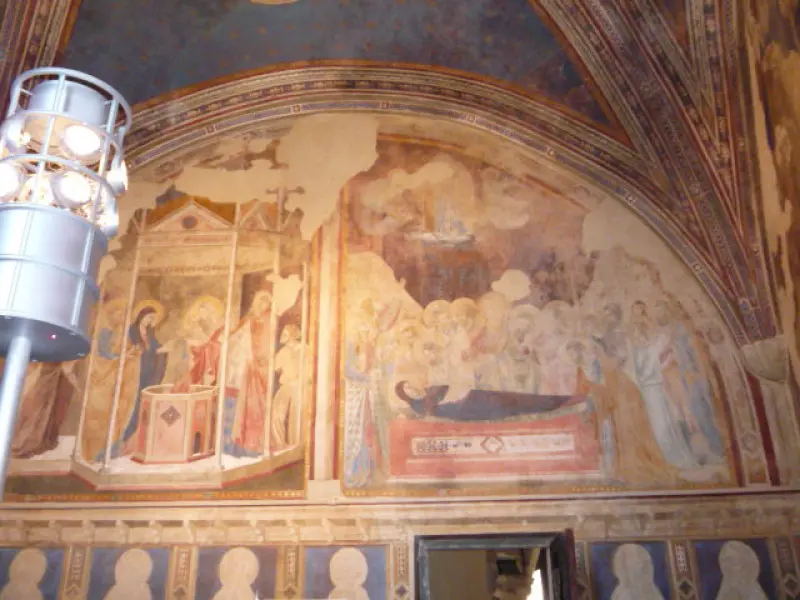 Taddeo Gaddi. Presentazione di Gesù al tempio; Dormizione di Maria. Affresco. sec. XIII. Cappella dei Conti Guidi. Castello dei Conti Guidi. Poppi.