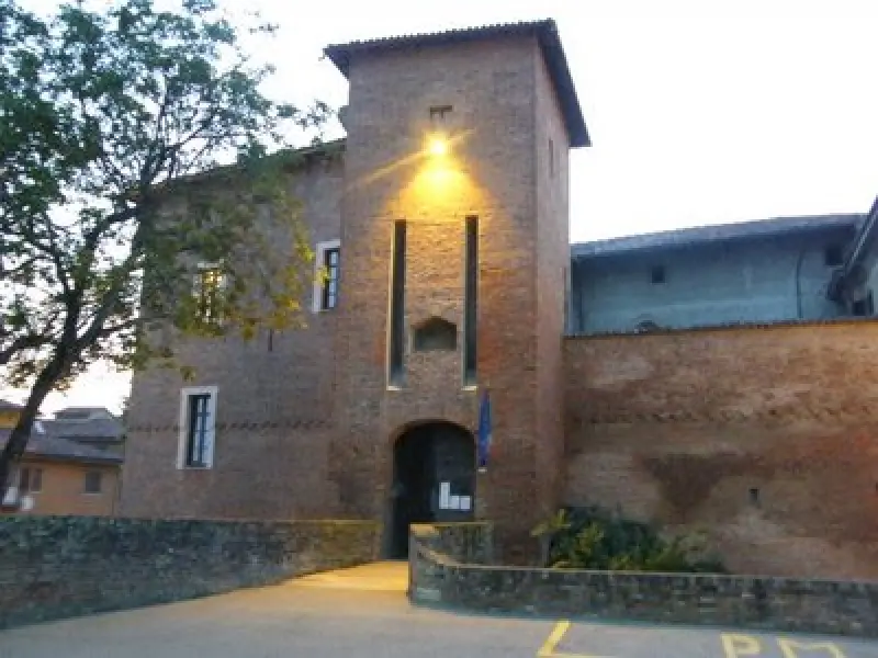 Castello di Lomello. Veduta dell'ingresso. Lomello.