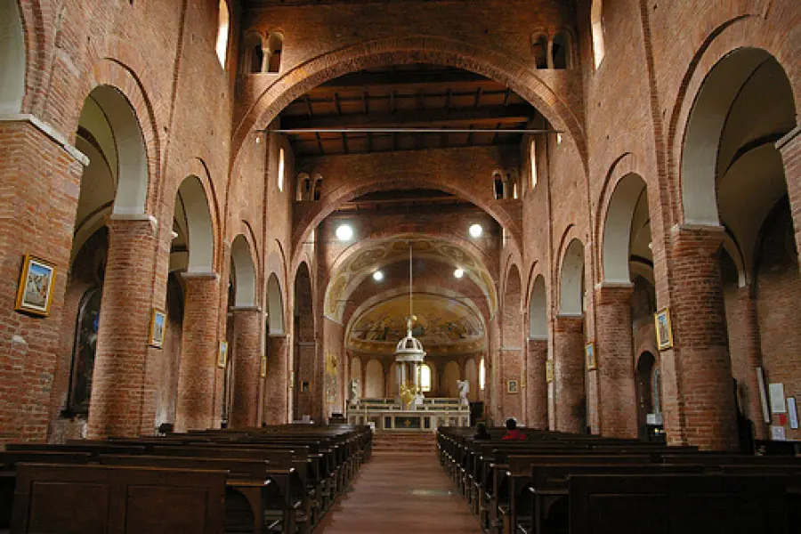 Basilica di Santa Maria Maggiore. XII secolo. Interno. Lomello