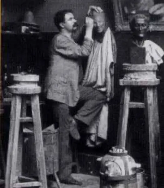 Medardo Rosso al lavoro nel suo atelier