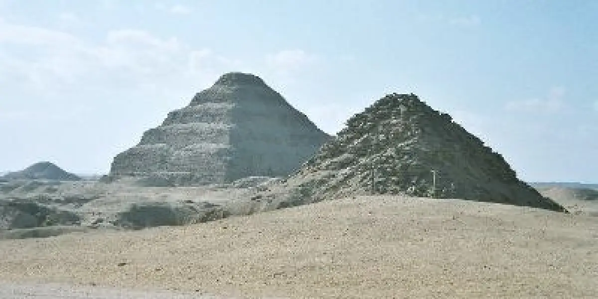 La piramide a gradoni di Zoser a Saqqara