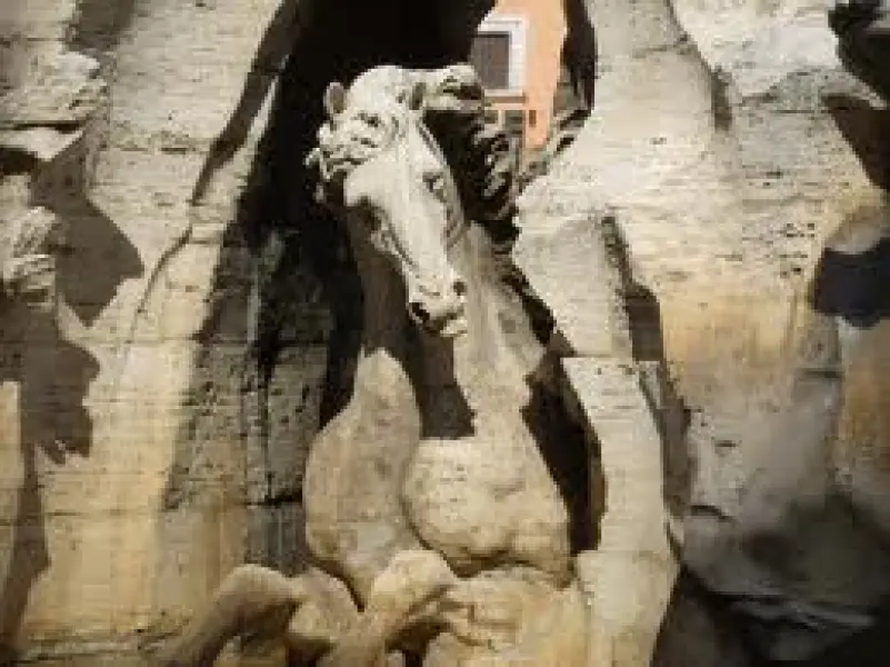 Gianlorenzo Bernini. Fontana dei Quattro Fiumi. 1648-1651. Part. del cavallo. Travertino. Roma, piazza Navona