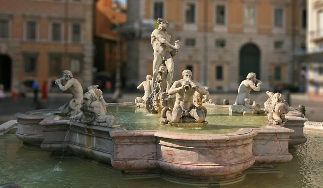 Giacomo della Porta (1575-76) e Gianlorenzo Bernini (1654). Fontana del Moro. Marmo.  Roma, piazza Navona.