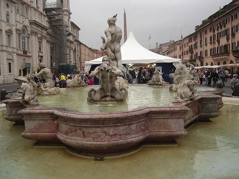 Giacomo della Porta (1575-76) e Gianlorenzo Bernini (1654). Fontana del Moro. Marmo.  Roma, piazza Navona.