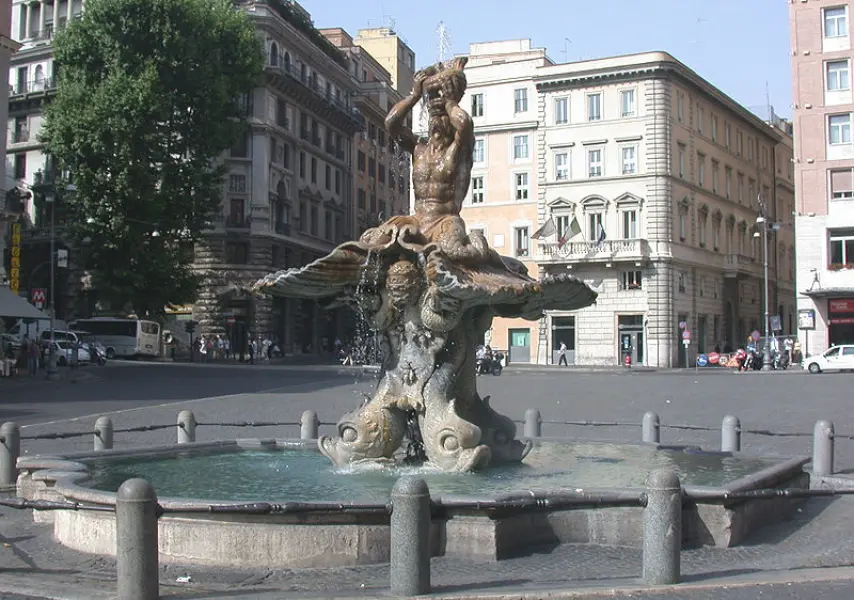 Gianlorenzo Bernini. Fontana del Tritone. 1642-43 Travertino. Roma, piazza Barberini.