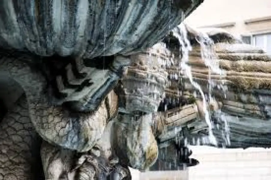 Gianlorenzo Bernini. Fontana del Tritone. Dett. 1642-43 Travertino. Roma, piazza Barberini.