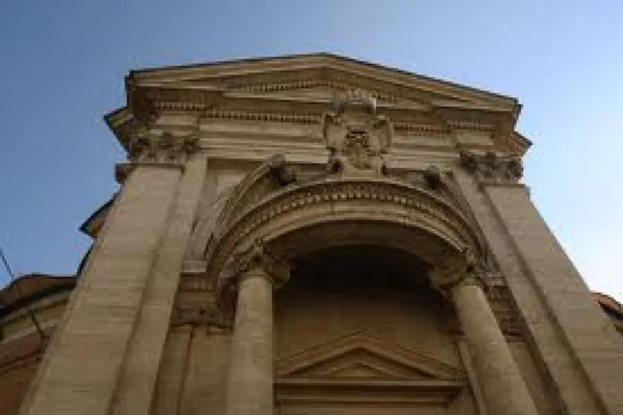 Gianlorenzo Bernini. Sant'Andrea al Quirinale. Facciata. Dett,. del pronao con lo stemma Pamphili. 1658-1670. Roma.