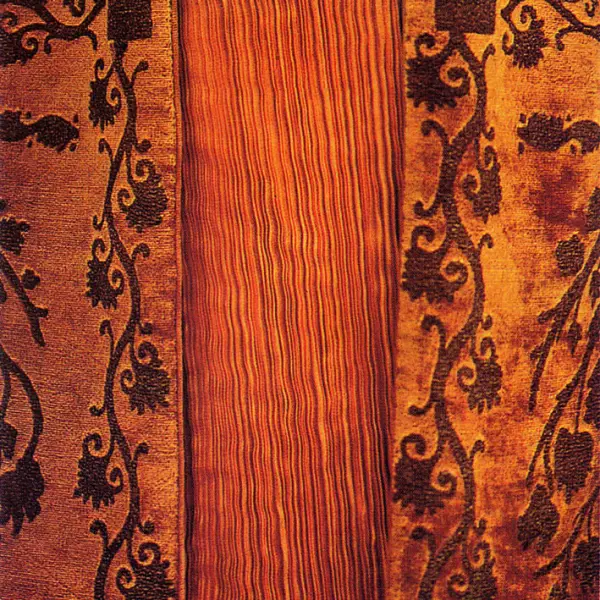 Mariano Fortuny. Delphos in raso plissettato e mantello in velluto stampato. Coll. priv.
