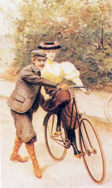 Tenuta sportiva da ciclismo in un'immaginne d'inizio secolo.