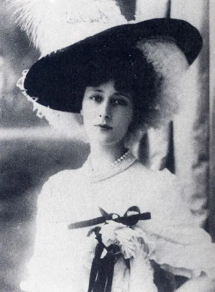 Ritratto di Liane de Pougy con cappello. Fotografia. 1900 ca.