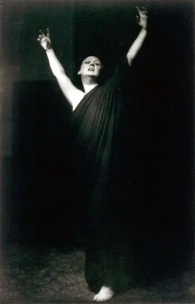 Isadora Duncan in u n momento di spettacolo.