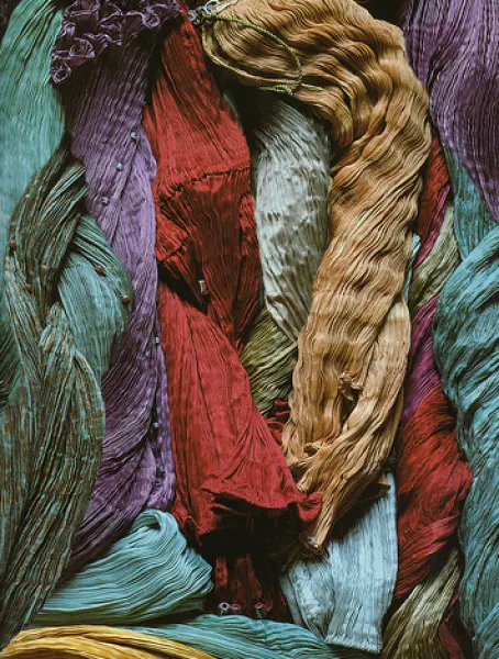 Mariano Fortuny. Seta plissettata  in diversi colori