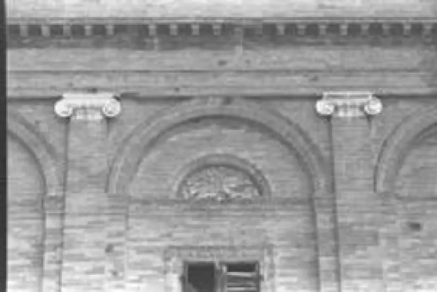 C. Panzani. Teatro Comunale di Cesenatico. 1883-85. Facciata. Part. degli archi e delle lesene ioniche.