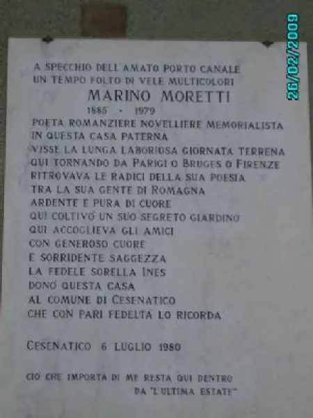 Lapide con dedica a Marino Moretti. Cesenatico.