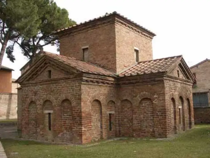 Mausoleo di Galla Placidia. Esterno