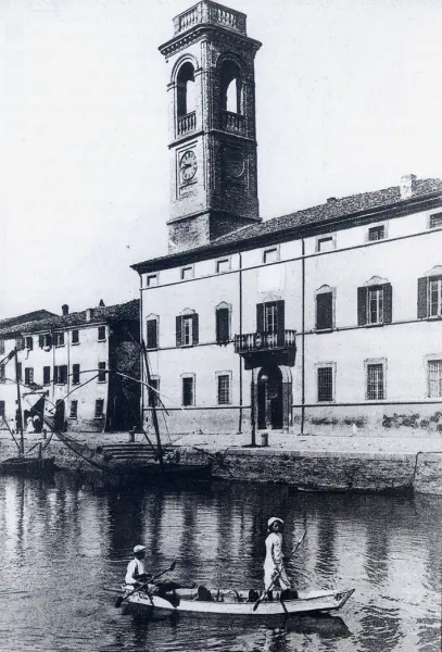 Nuova torre civica e Palazzo Comunale di Cesenatico in una foto del primo '900. Fonte: D. Gnola, Cesenatico nella storia Edizioni Il ponte vecchio Cesena, 2008