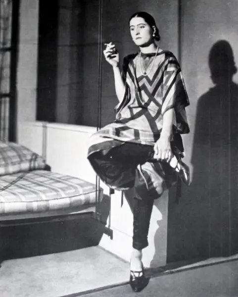 <p>Sonia Delaunay con uno dei suoi abiti</p>