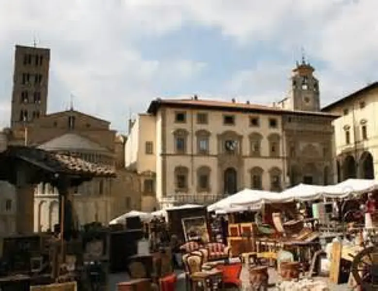 <p>Un'immagine della Fiera Antiquaria di Arezzo.</p>