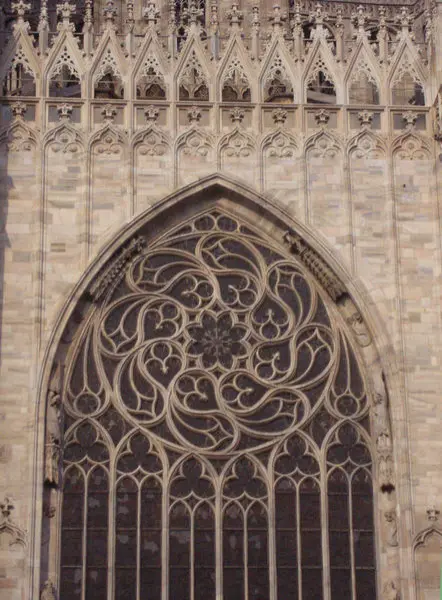 Vetrata dell'abside del Duomo di Milano.