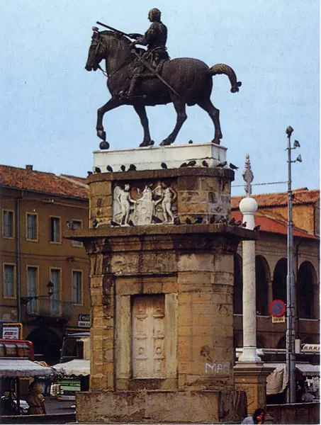 <p>Donatello. Monumento equestre al Gattamelata. 1447-53. Bronzo. Padova, Basilica di Sant'Antonio. Basamento in pietra e marmo.</p>