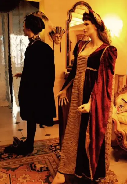 <p>Vita Rita Serafini. Coppia di costumi  italiani del primo decennio del XVI secolo. Collezione privata.</p>