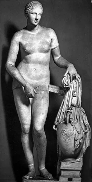 <p> Da Prassitele. Copia romana da un originale marmoreo del 360 a.C. circa. Marmo. cm 205 ca. Roma, Musei Vaticani.</p>