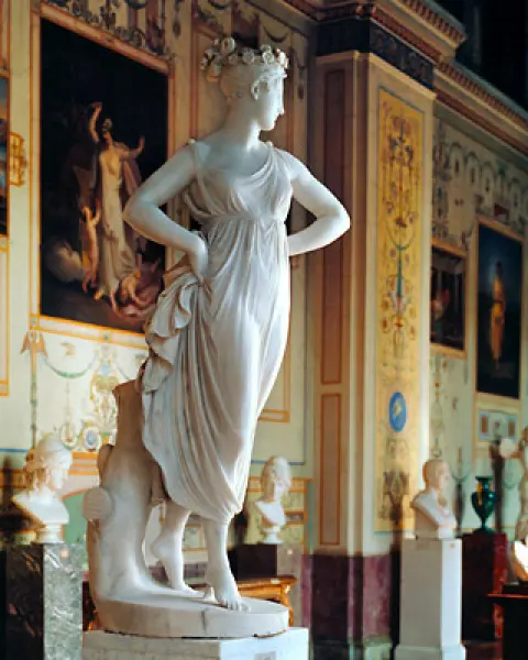 Antonio Canova. Danzatrice con le mani sui fianchi. 1812. Marmo.San Pietroburgo, Ermitage.