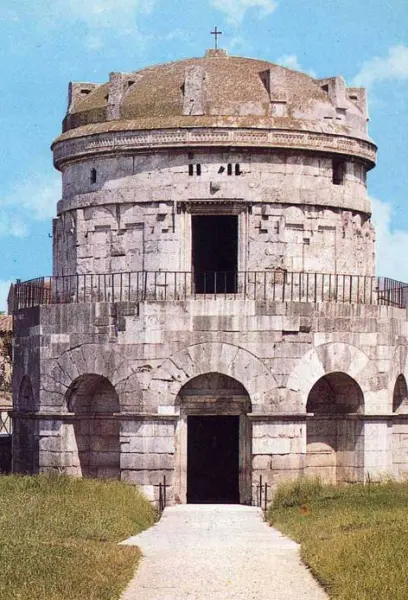 Mausoleo di Teodorico a Ravenna. Esterno