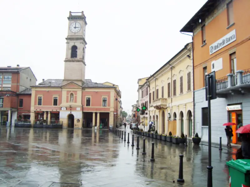 <p>Veduta del Palazzo della Torre dell'Orologio su Piazza Garibaldi. Forlimpopoli</p>